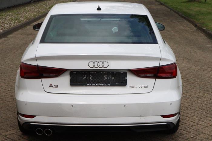 Audi A3 Limousine 1.5 35 TFSI 16V Sloopvoertuig (2019, Wit)