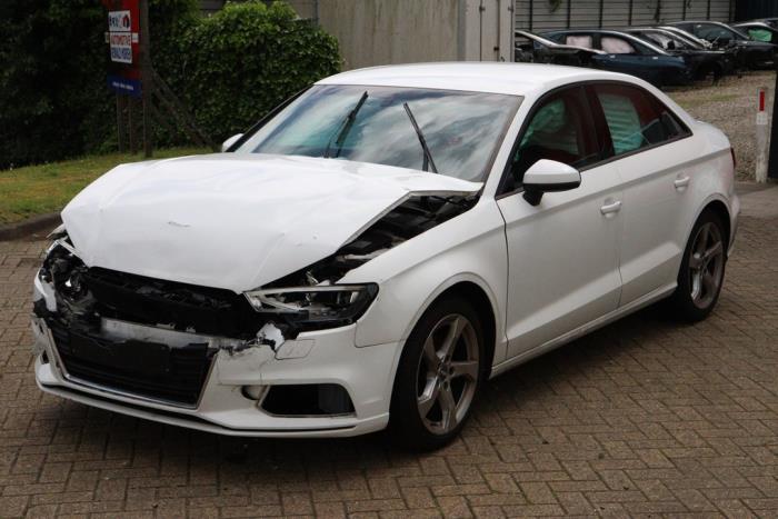 Audi A3 Limousine 1.5 35 TFSI 16V Sloopvoertuig (2019, Wit)