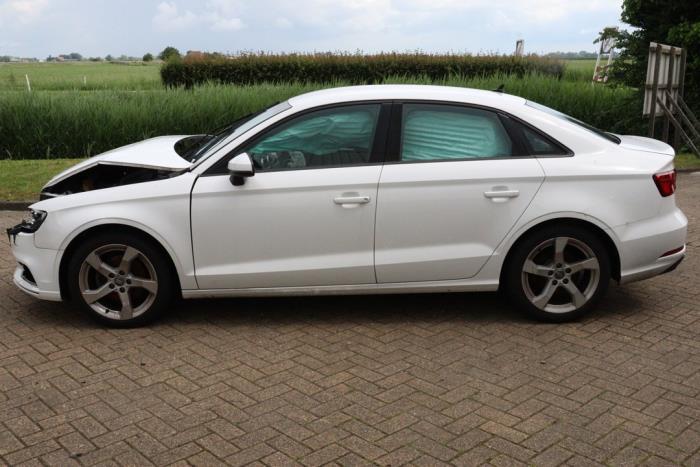 Audi A3 Limousine 1.5 35 TFSI 16V Sloopvoertuig (2019, Wit)