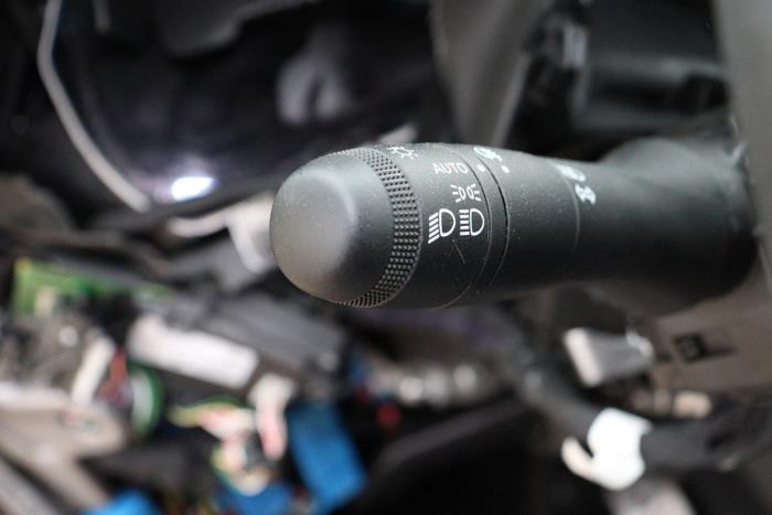 Renault Clio V 1.6 E-Tech 145 16V Sloopvoertuig (2023, Grijs)