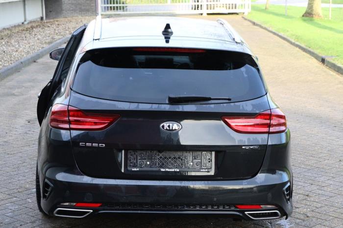 Kia Ceed Sportswagon 1.5 T-GDI 16V Eco-Dynamics+ Sloopvoertuig (2022, Zwart)