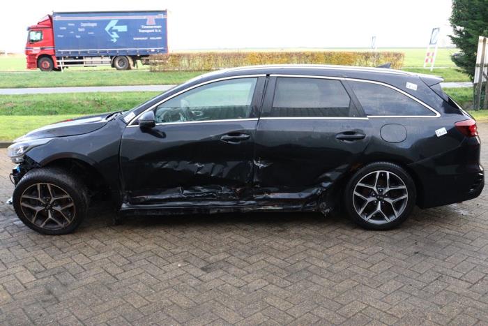 Kia Ceed Sportswagon 1.5 T-GDI 16V Eco-Dynamics+ Sloopvoertuig (2022, Zwart)