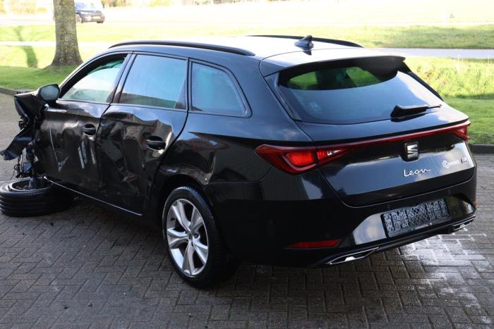 Seat Leon Sportstourer 1.5 eTSI 16V Sloopvoertuig (2021, Metallic, Zwart)