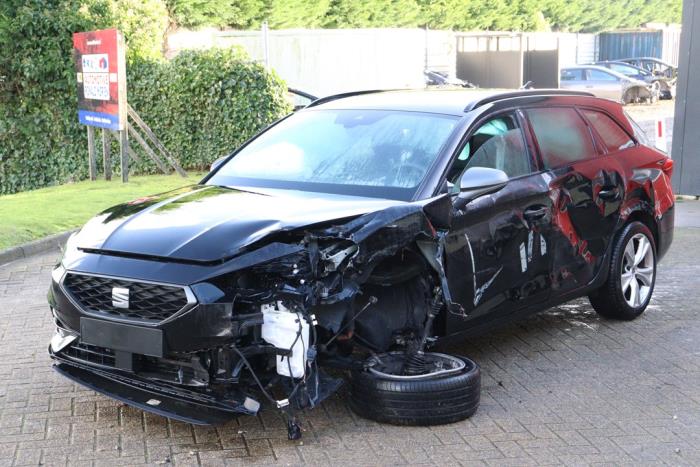 Seat Leon Sportstourer 1.5 eTSI 16V Sloopvoertuig (2021, Metallic, Zwart)