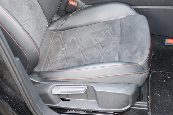 Seat Leon Sportstourer 1.5 eTSI 16V Sloopvoertuig (2021, Metallic, Zwart)