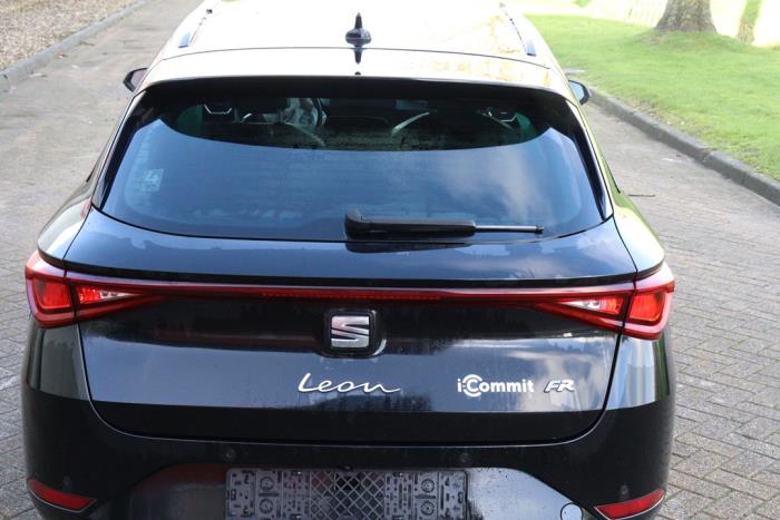 Seat Leon Sportstourer 1.5 eTSI 16V Sloopvoertuig (2021, Metallic, Zwart)