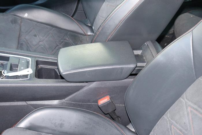 Seat Leon Sportstourer 1.5 eTSI 16V Sloopvoertuig (2021, Metallic, Zwart)