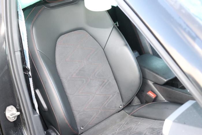 Seat Leon Sportstourer 1.5 eTSI 16V Sloopvoertuig (2021, Metallic, Zwart)