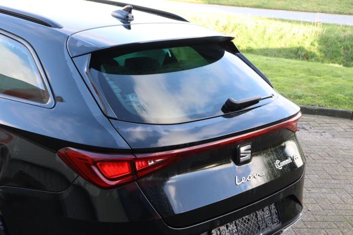 Seat Leon Sportstourer 1.5 eTSI 16V Sloopvoertuig (2021, Metallic, Zwart)