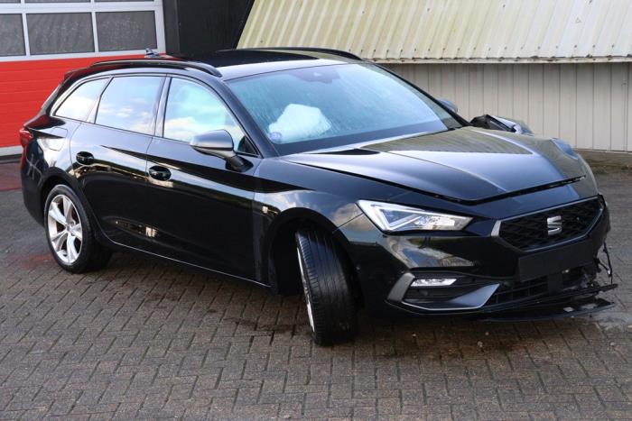 Seat Leon Sportstourer 1.5 eTSI 16V Sloopvoertuig (2021, Metallic, Zwart)