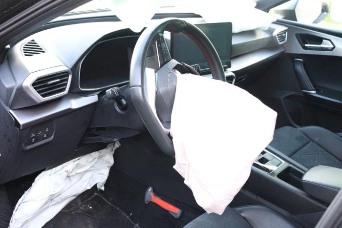 Seat Leon Sportstourer 1.5 eTSI 16V Sloopvoertuig (2021, Metallic, Zwart)