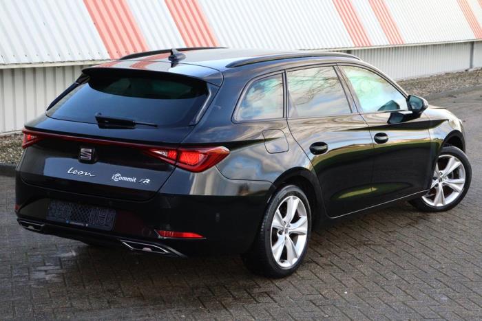 Seat Leon Sportstourer 1.5 eTSI 16V Sloopvoertuig (2021, Metallic, Zwart)