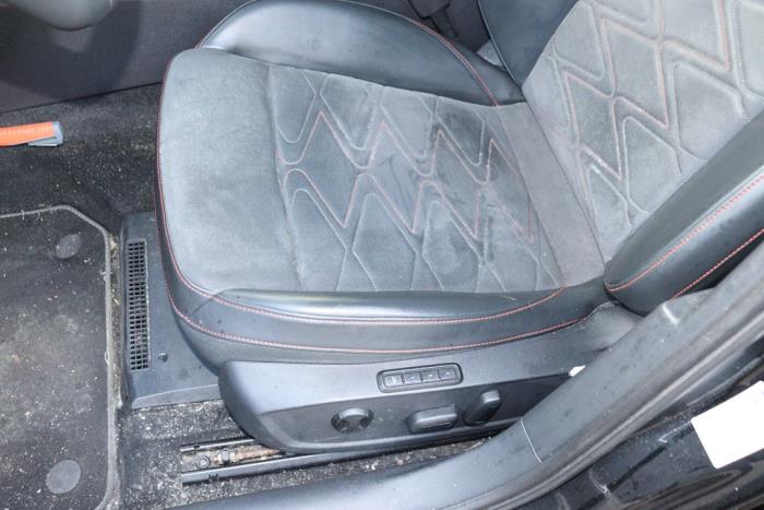 Seat Leon Sportstourer 1.5 eTSI 16V Sloopvoertuig (2021, Metallic, Zwart)