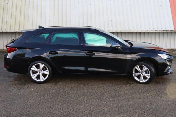 Seat Leon Sportstourer 1.5 eTSI 16V Sloopvoertuig (2021, Metallic, Zwart)