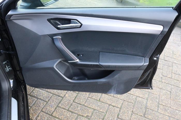 Seat Leon Sportstourer 1.5 eTSI 16V Sloopvoertuig (2021, Metallic, Zwart)