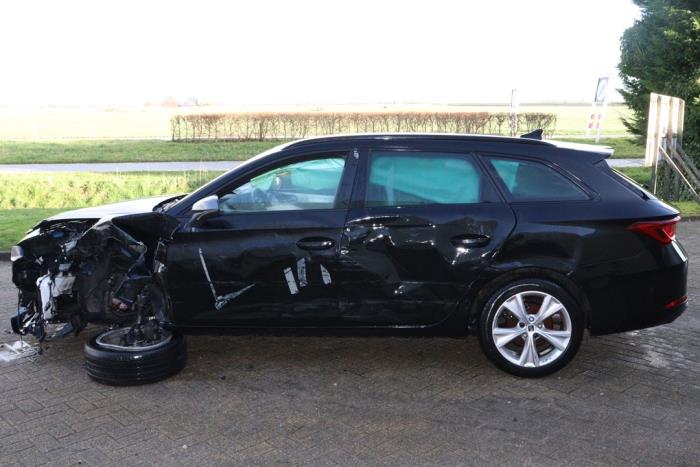 Seat Leon Sportstourer 1.5 eTSI 16V Sloopvoertuig (2021, Metallic, Zwart)