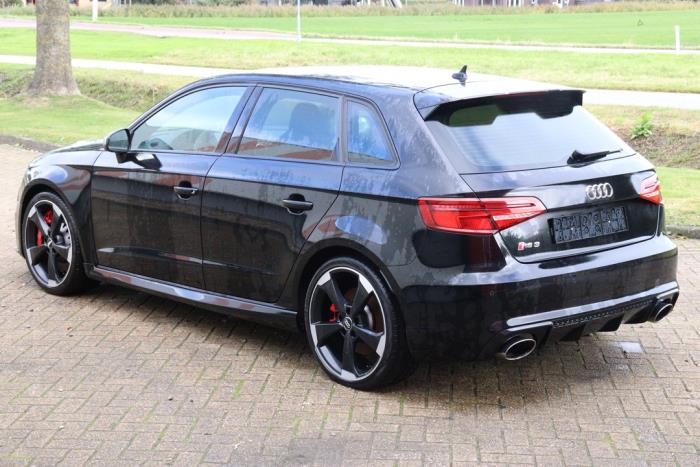 Audi RS 3 Sportback 2.5 TFSI 20V Quattro Performance Sloopvoertuig (2015, Metallic, Zwart)