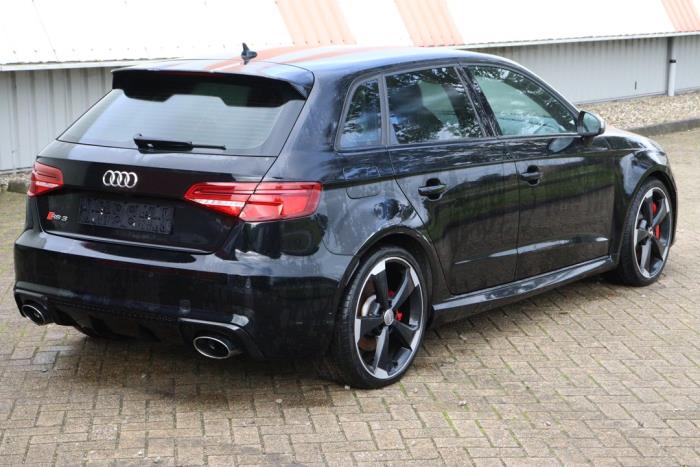 Audi RS 3 Sportback 2.5 TFSI 20V Quattro Performance Sloopvoertuig (2015, Metallic, Zwart)