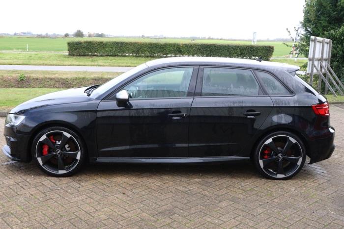 Audi RS 3 Sportback 2.5 TFSI 20V Quattro Performance Sloopvoertuig (2015, Metallic, Zwart)
