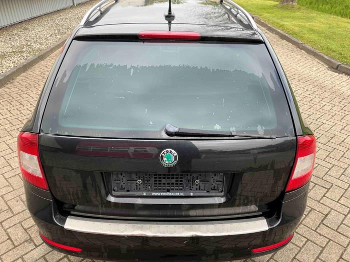 Skoda Octavia Combi 1.2 TSI Sloopvoertuig (2011, Metallic, Zwart)