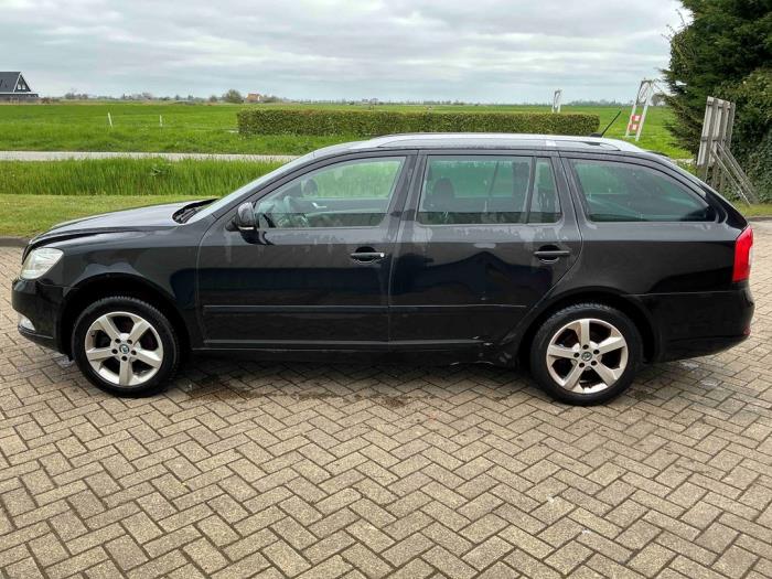 Skoda Octavia Combi 1.2 TSI Sloopvoertuig (2011, Metallic, Zwart)