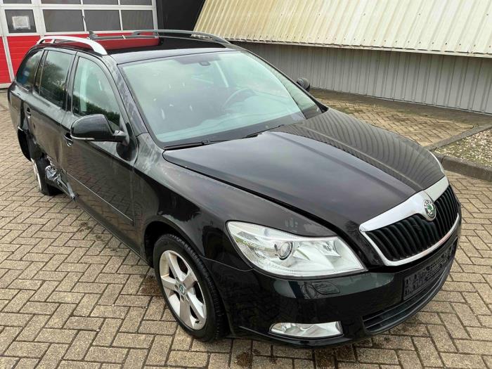Skoda Octavia Combi 1.2 TSI Sloopvoertuig (2011, Metallic, Zwart)