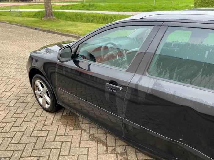 Skoda Octavia Combi 1.2 TSI Sloopvoertuig (2011, Metallic, Zwart)