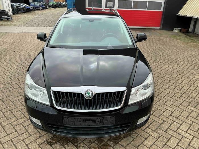 Skoda Octavia Combi 1.2 TSI Sloopvoertuig (2011, Metallic, Zwart)