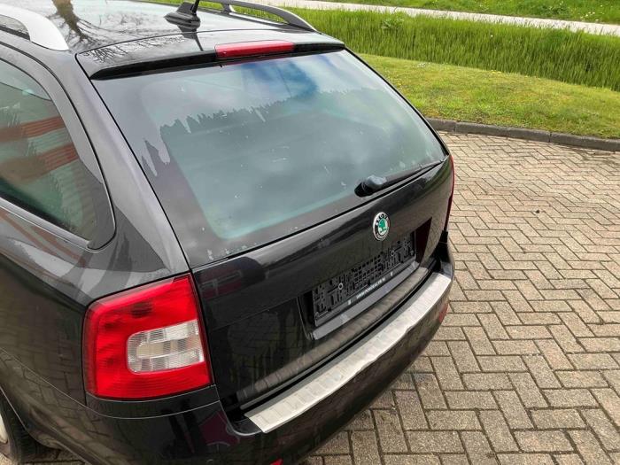 Skoda Octavia Combi 1.2 TSI Sloopvoertuig (2011, Metallic, Zwart)