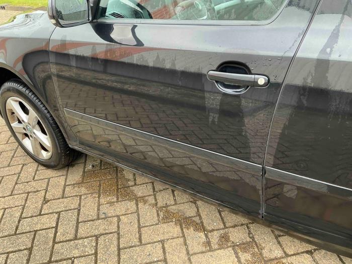 Skoda Octavia Combi 1.2 TSI Sloopvoertuig (2011, Metallic, Zwart)