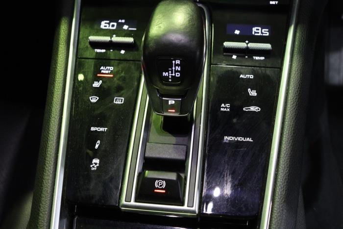 Porsche Panamera 3.0 V6 24V 4 Sloopvoertuig (2018, Metallic, Zwart)