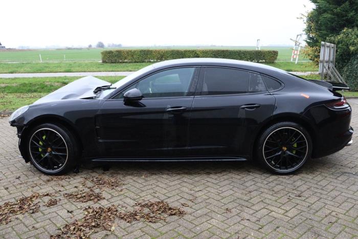 Porsche Panamera 3.0 V6 24V 4 Sloopvoertuig (2018, Metallic, Zwart)