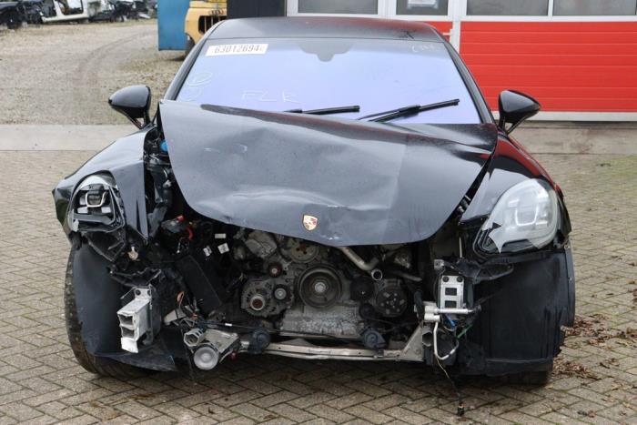 Porsche Panamera 3.0 V6 24V 4 Sloopvoertuig (2018, Metallic, Zwart)