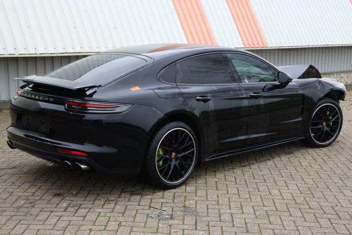 Porsche Panamera 3.0 V6 24V 4 Sloopvoertuig (2018, Metallic, Zwart)