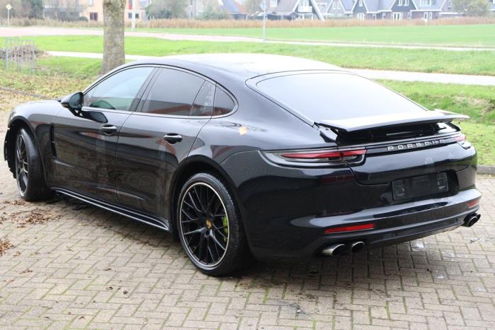 Porsche Panamera 3.0 V6 24V 4 Sloopvoertuig (2018, Metallic, Zwart)