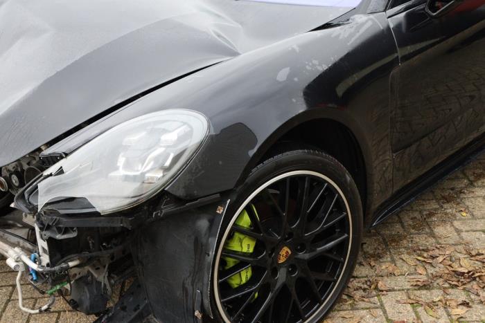 Porsche Panamera 3.0 V6 24V 4 Sloopvoertuig (2018, Metallic, Zwart)