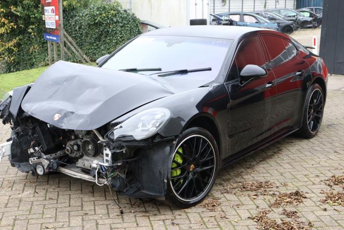 Porsche Panamera 3.0 V6 24V 4 Sloopvoertuig (2018, Metallic, Zwart)