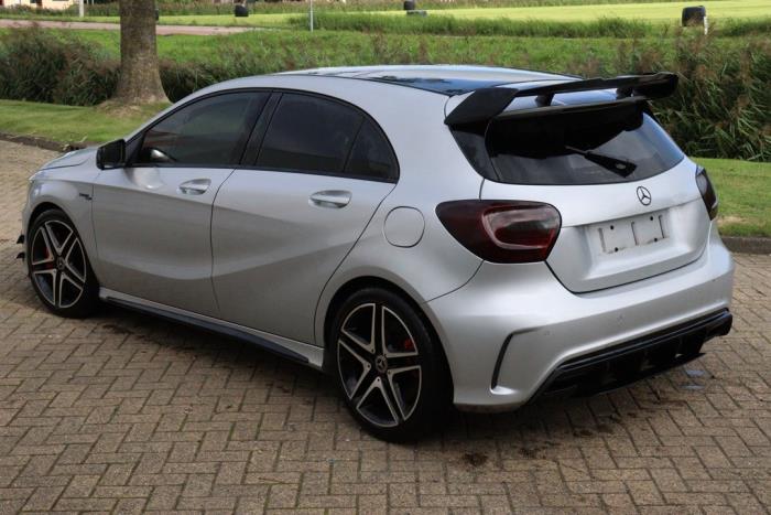 Mercedes A-Klasse AMG 2.0 A-45 AMG Turbo 16V 4-Matic Sloopvoertuig (2015, Metallic, Zilvergrijs, Grijs)
