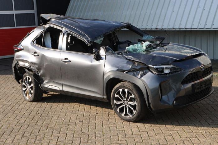 Toyota Yaris Cross 1.5 12V Hybrid 115 Sloopvoertuig (2022, Metallic, Zilvergrijs)