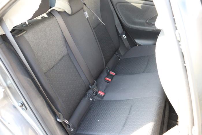 Toyota Yaris Cross 1.5 12V Hybrid 115 Sloopvoertuig (2022, Metallic, Zilvergrijs)