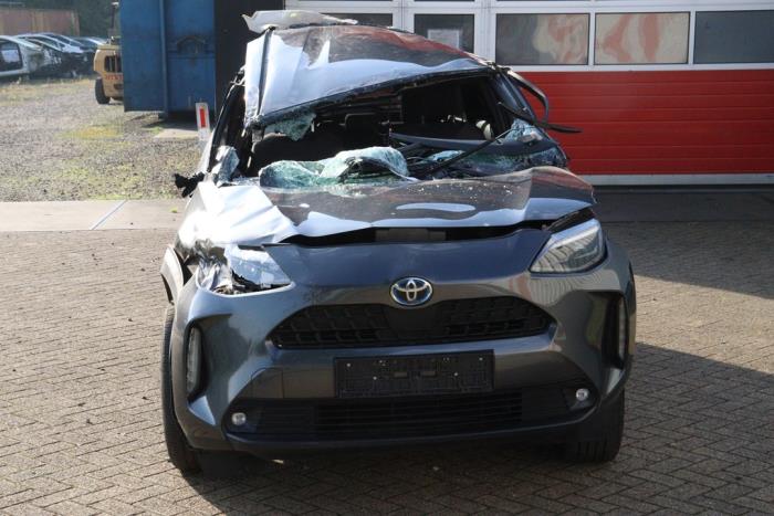 Toyota Yaris Cross 1.5 12V Hybrid 115 Sloopvoertuig (2022, Metallic, Zilvergrijs)