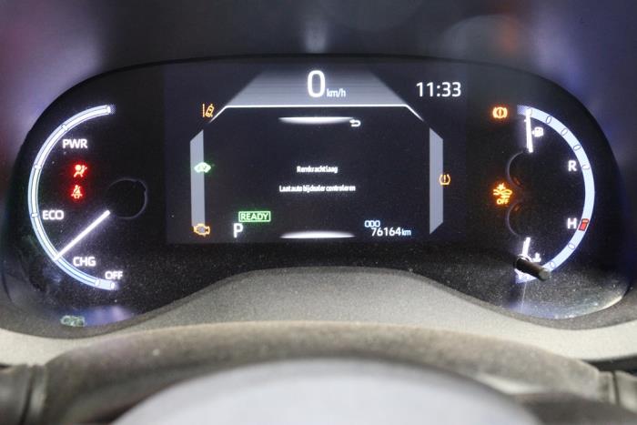 Toyota Yaris Cross 1.5 12V Hybrid 115 Sloopvoertuig (2022, Metallic, Zilvergrijs)