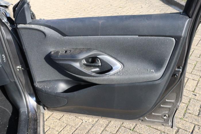 Toyota Yaris Cross 1.5 12V Hybrid 115 Sloopvoertuig (2022, Metallic, Zilvergrijs)