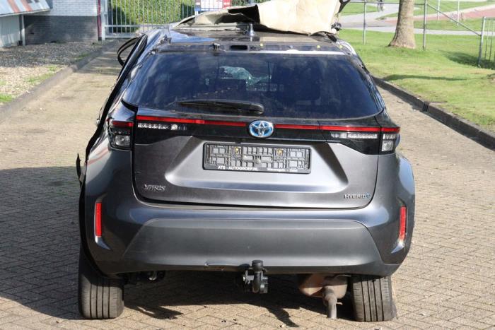 Toyota Yaris Cross 1.5 12V Hybrid 115 Sloopvoertuig (2022, Metallic, Zilvergrijs)