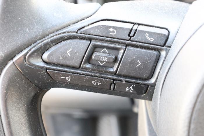 Toyota Yaris Cross 1.5 12V Hybrid 115 Sloopvoertuig (2022, Metallic, Zilvergrijs)