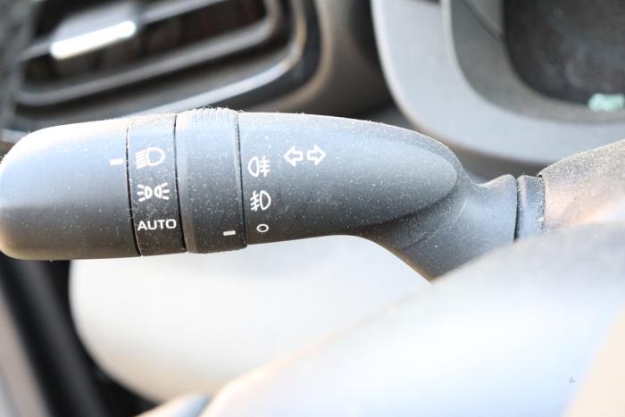 Toyota Yaris Cross 1.5 12V Hybrid 115 Sloopvoertuig (2022, Metallic, Zilvergrijs)