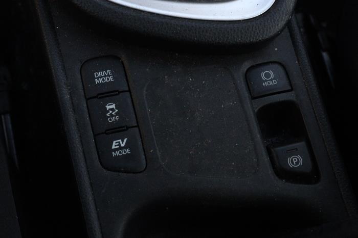 Toyota Yaris Cross 1.5 12V Hybrid 115 Sloopvoertuig (2022, Metallic, Zilvergrijs)