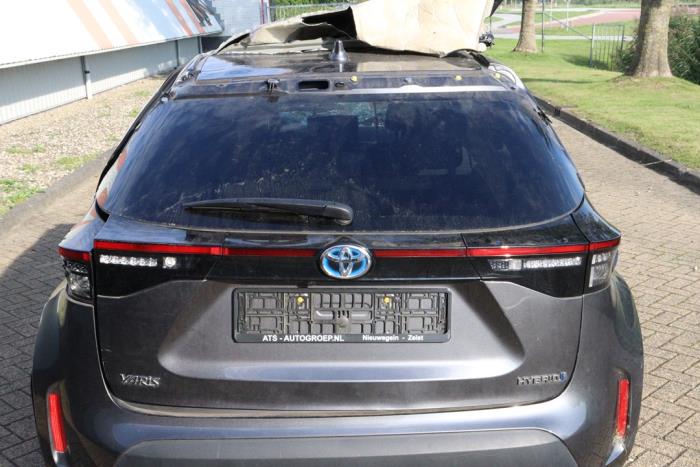 Toyota Yaris Cross 1.5 12V Hybrid 115 Sloopvoertuig (2022, Metallic, Zilvergrijs)