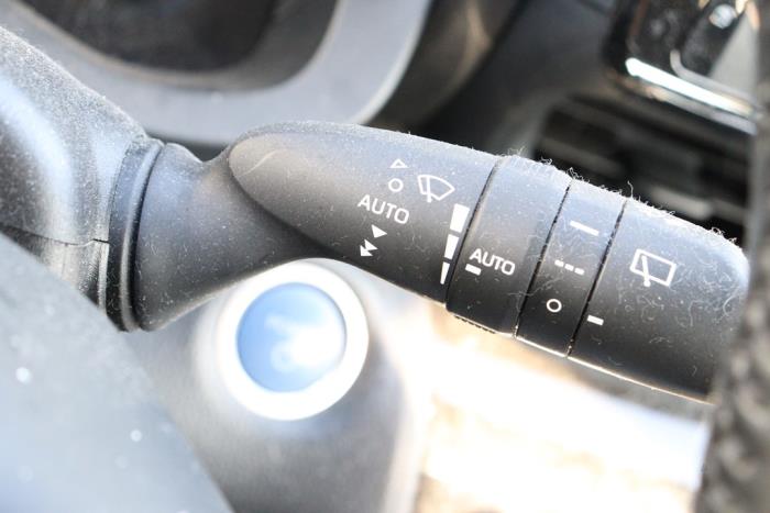 Toyota Yaris Cross 1.5 12V Hybrid 115 Sloopvoertuig (2022, Metallic, Zilvergrijs)