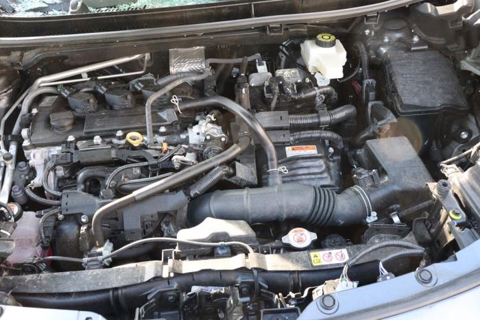 Toyota Yaris Cross 1.5 12V Hybrid 115 Sloopvoertuig (2022, Metallic, Zilvergrijs)